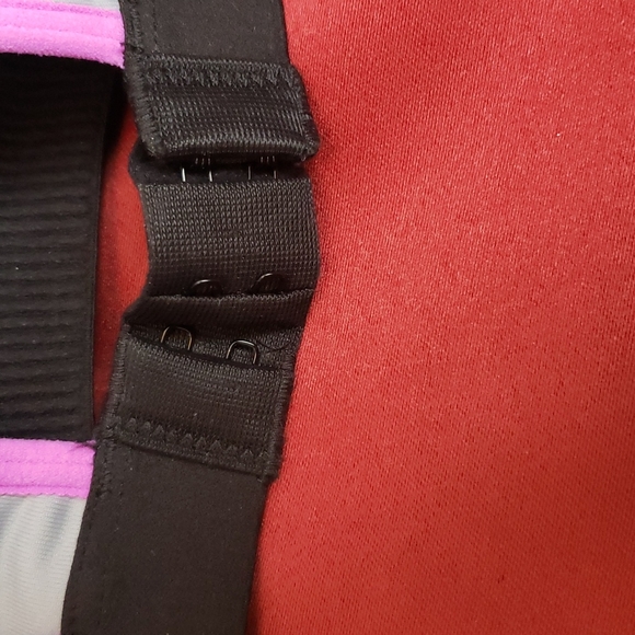 VSX Angel sports bra 36dd with mesh - Picture 4 of 6